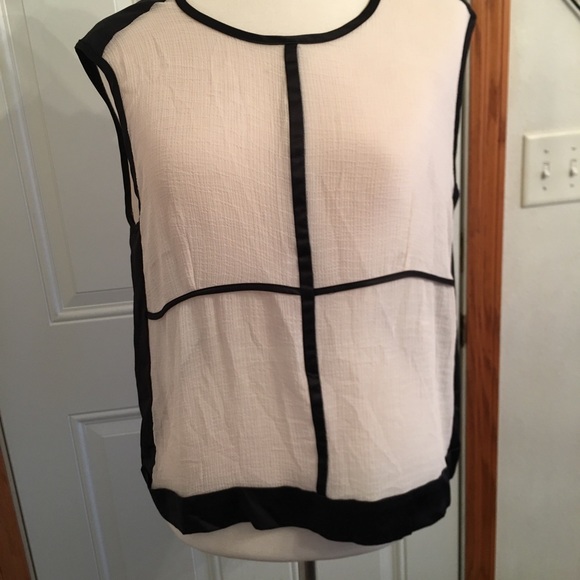 Narsico Rodriguez cream and black top (L) - Picture 6 of 7